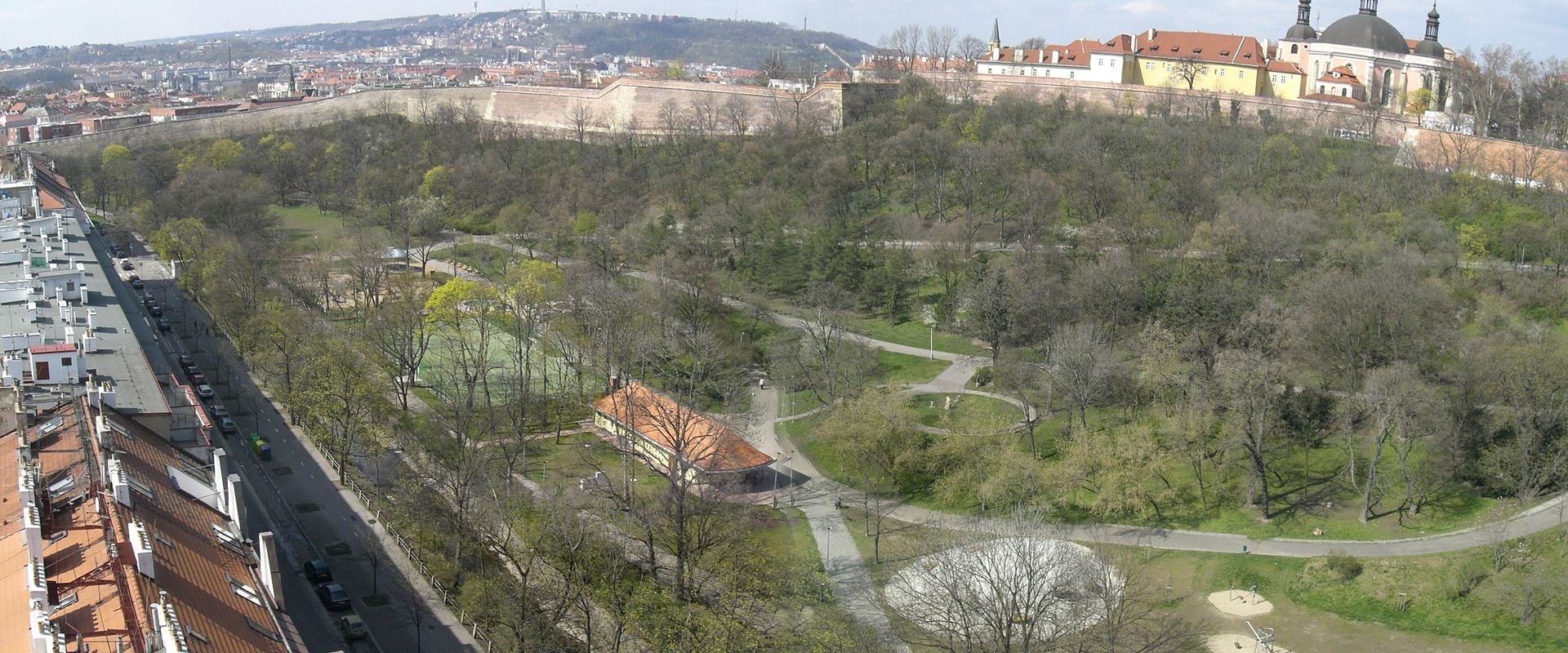 Tisícileté dějiny české - PEVNÉ HRADBY V PRAZE