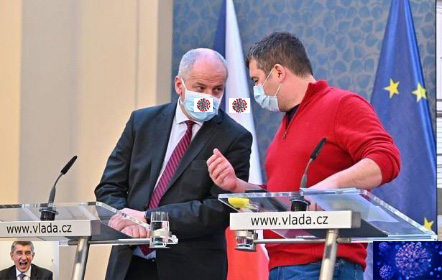 Prymula lže, Hamáček straší